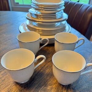Lenox COURTYARD PLATINUM 4, 5 Piece Place Settings + Two Bowls - No Box